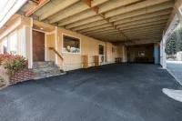 Charming Coastal Retreat with Game Room - Inviting and Spacious Các khách sạn ở Garibaldi