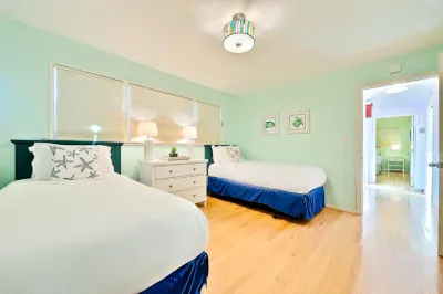 Breathtaking Ocean Views and Cozy Outdoor Space - Beautiful Beach Cottage Hotels near Annie's Canyon Trail