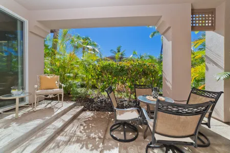 Gourmet Kitchen and Furnished Lanai - Stunning Tropical Retreat