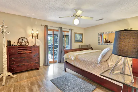 Outdoor Oasis with Hot Tub and Fire Pit - Stunning Hill Country Retreat