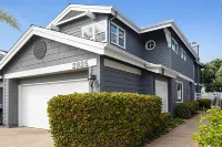 Spacious Townhome with Stunning Patio and Pool Access - Elegant Oasis