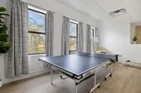 Charming Loft with Artistic Flair and Spacious Living - Delightful Getaway