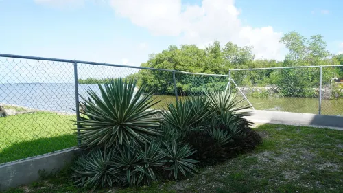 See Belize Sunrise Sea & Garden View 2-Bed Studio w Pool & Overwater Deck, 1Stfl