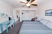 Raspberry Retreat - Recently Remodeled Apartment in a Quiet Neighborhood 앵커리지 호텔