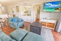 NEW! Large 2BR| River Oaks Golf | Pools | Hot Tubs Hotels in Carolina Forest