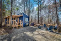 Secluded Oasis with Fire Pit and BBQ Grill - Charming Cozy Retreat Hotels in DeKalb County