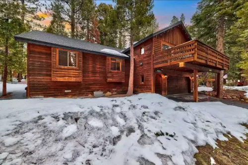 Beautiful Mountain Lake House in Kingswood Estates with Hot Tub and Pool Table