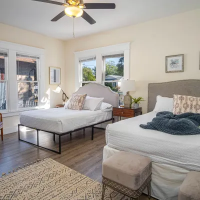 บ้าน Craftsman 2 ห้องนอน/2 ห้องน้ำสไตล์ใหม่ใน Denver Heights โรงแรมใกล้เส้นทางมิชชั่น