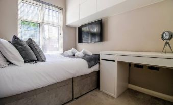 Luxury 3-bedroom Flat in Northwood