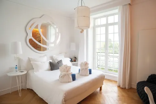 Chateau les Garennes Hotels in Combrit