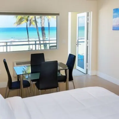 黛安海濱套房酒店 鄰近Hollywood Beach Trikke的酒店