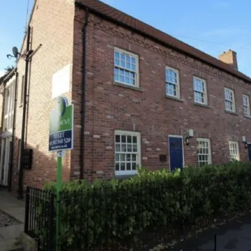 2-Bed Duplex Sleeps 3 with Fireplace