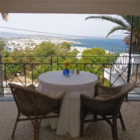 Akrotiri Hotel