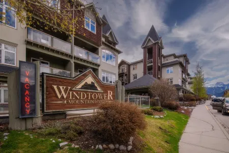 Top Floor Condo - 2Br & AC with Mountain Views Отели рядом с достопримечательностью «WhiteFish - BowRiver - ElkFlats Loop»