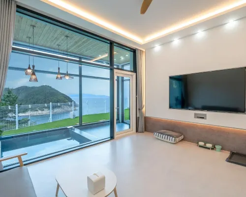 Yeosu Seuteimeong Hotels near Hyangiram Hermitage