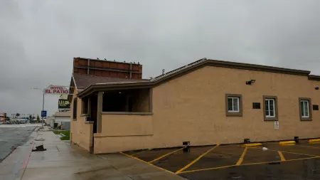 El Patio Hotel Отели рядом с достопримечательностью «Costco Gas Station»