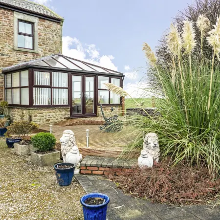 Cottage - Sleeps 5 - Hot Tub - Garden - Parking