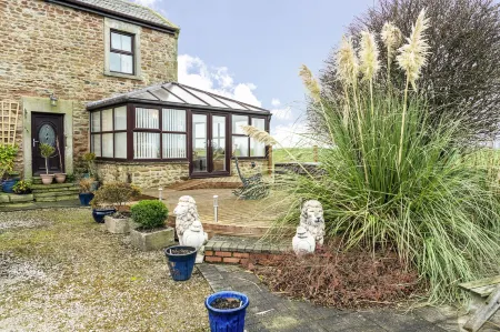 Cottage - Sleeps 4 - Hot Tub - Garden - Parking