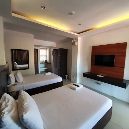 Hotel Zenturia Отели рядом с достопримечательностью «Roberto's Hideaway Beach Resort»