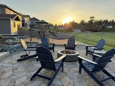 Beachfront Oasis | Hot Tub + Fire Pit + Playground Near Bellingham & Vancouver | Các khách sạn gần Sân bay Bellingham