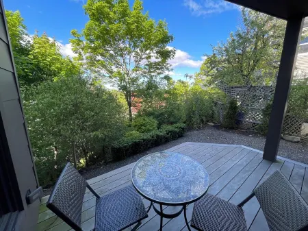 Sunny Modern Oasis in Portland’s Trendy East End Отели в г. Портленд