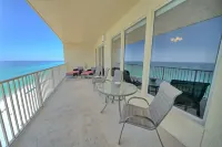 Stylish Oceanfront Condo with Beach and Picnic Area Access - Unit 1706 by RedAwning