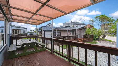 Jeju Bijalim Pension Отели рядом с достопримечательностью «Geomunoreum»