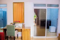 Nelson Mandela Gardens asaba - Balkon