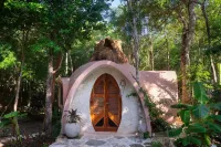 Room in Lodge - Unique Jungle Dome Ik