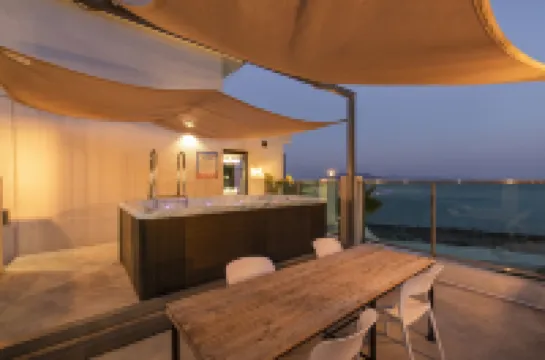 LIM Sea Side Poolvilla Pension