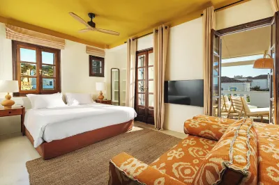 Teresa Spetses Hotels near Spetses main square and the statue of Laskarina Bouboulina