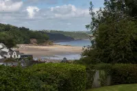 The Hawthorns - Large Luxury Cottage, Hot Tub, Sea Views