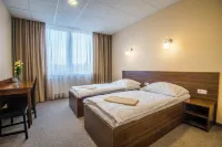 City Hotel B&B, Reception 24 7, 800m od-from R1, Free Parking Hôtels à : Banska Bystrica