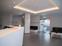 EasyHotel Lisbon Hotels near Estrela Garden