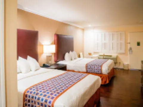 เกตเวย์ อินน์ การ์เดนา โรงแรมในกาดินา