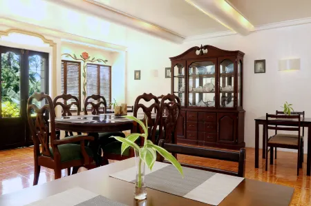 Guindulman Bay Tourist Inn Отели в г. Guindulman