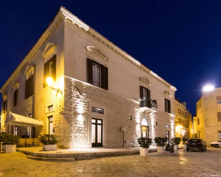 Palazzo Filisio - Regia Restaurant Hotels in Trani