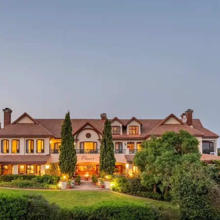 Oliver's Restaurant & Lodge