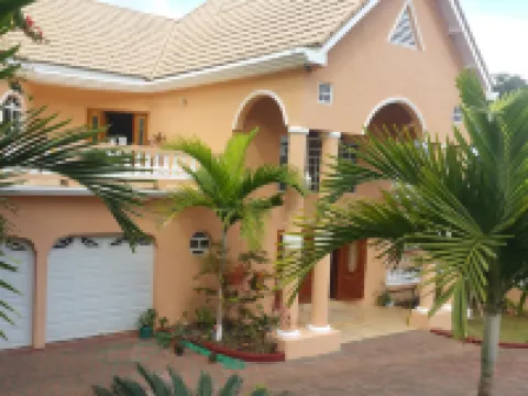 Mountain Top Villa Hotels in Mandeville