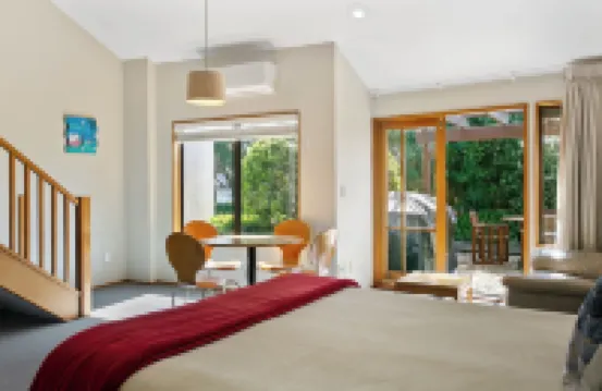 Cascades Lakefront Motel Hotels in Taupo