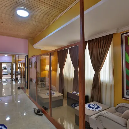 Sapphire Addis