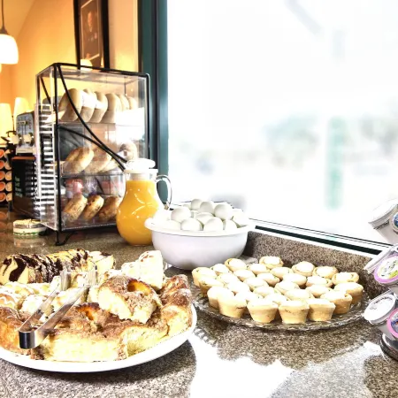 Peach Tree Inn & Suites