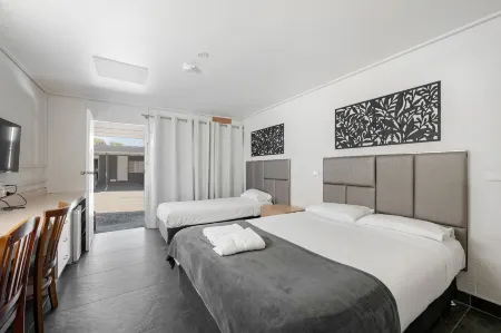 Gladstone CBD Motel Отели в г. Барни Пойнт