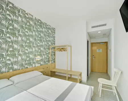 Loopinn Hostel Cartagena Отели рядом с достопримечательностью «Escultura de Carlos III»