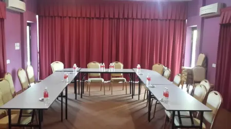 Avida Hotel Отели рядом с достопримечательностью «Chimney»