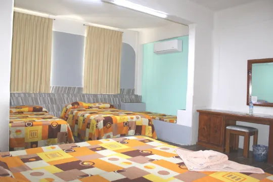 阿雷希菲普拉斯酒店