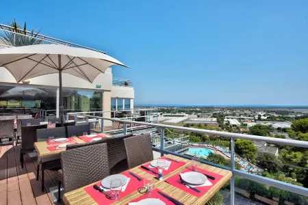 Hôtel Club la Font des Horts Отели в г. Йер