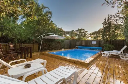 Musical Garden Cabins Отели в г. Had Nes