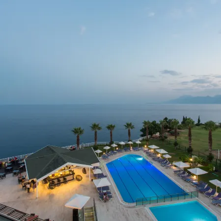 Falcon Hotel