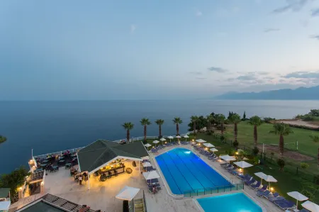 Falcon Hotel Отели рядом с достопримечательностью «Lara Beach»